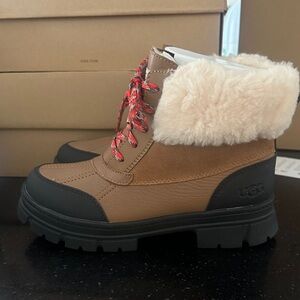 UGG Unisex Big Kids  Ashton Addie Boot